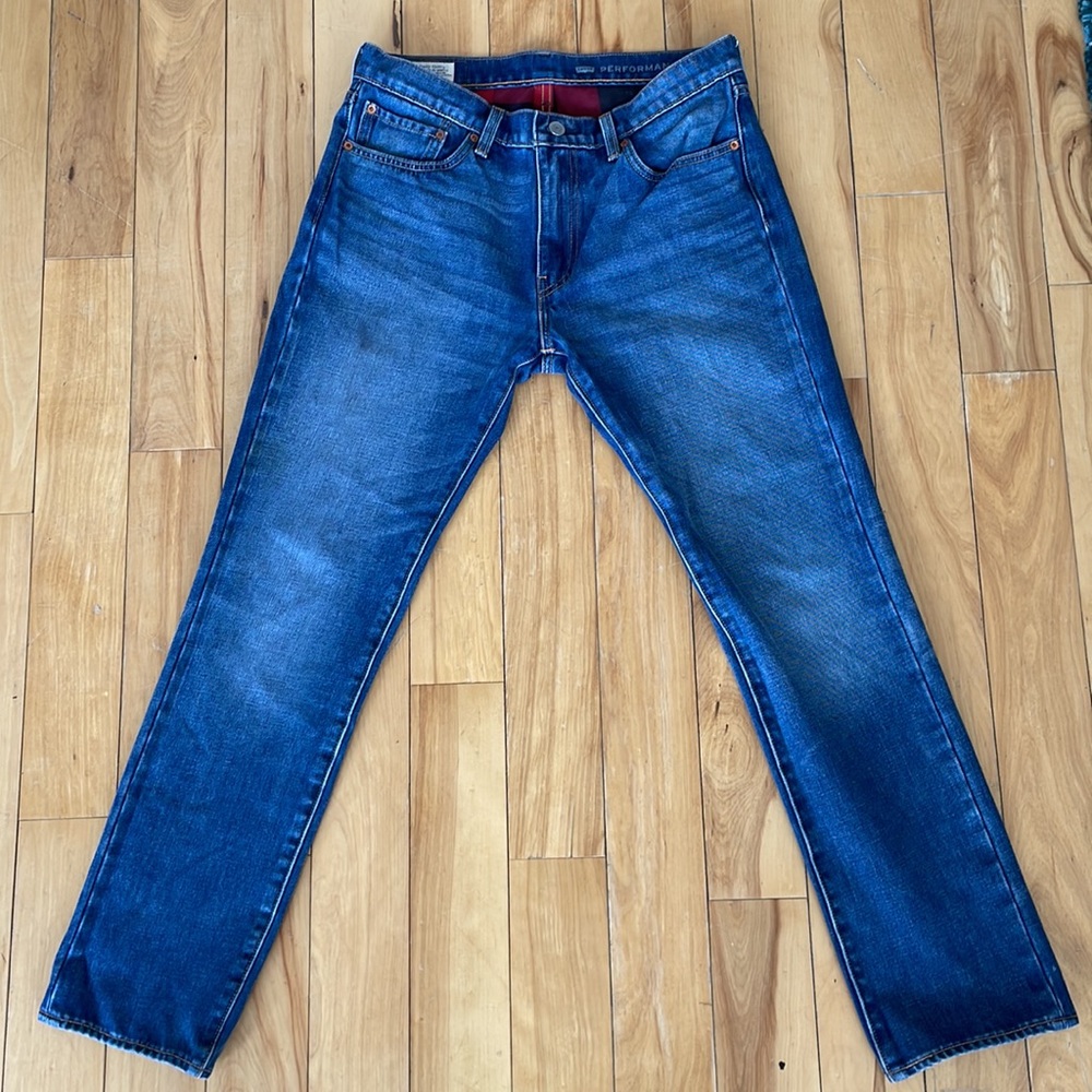 *NEW Listing* Mens Levi’s